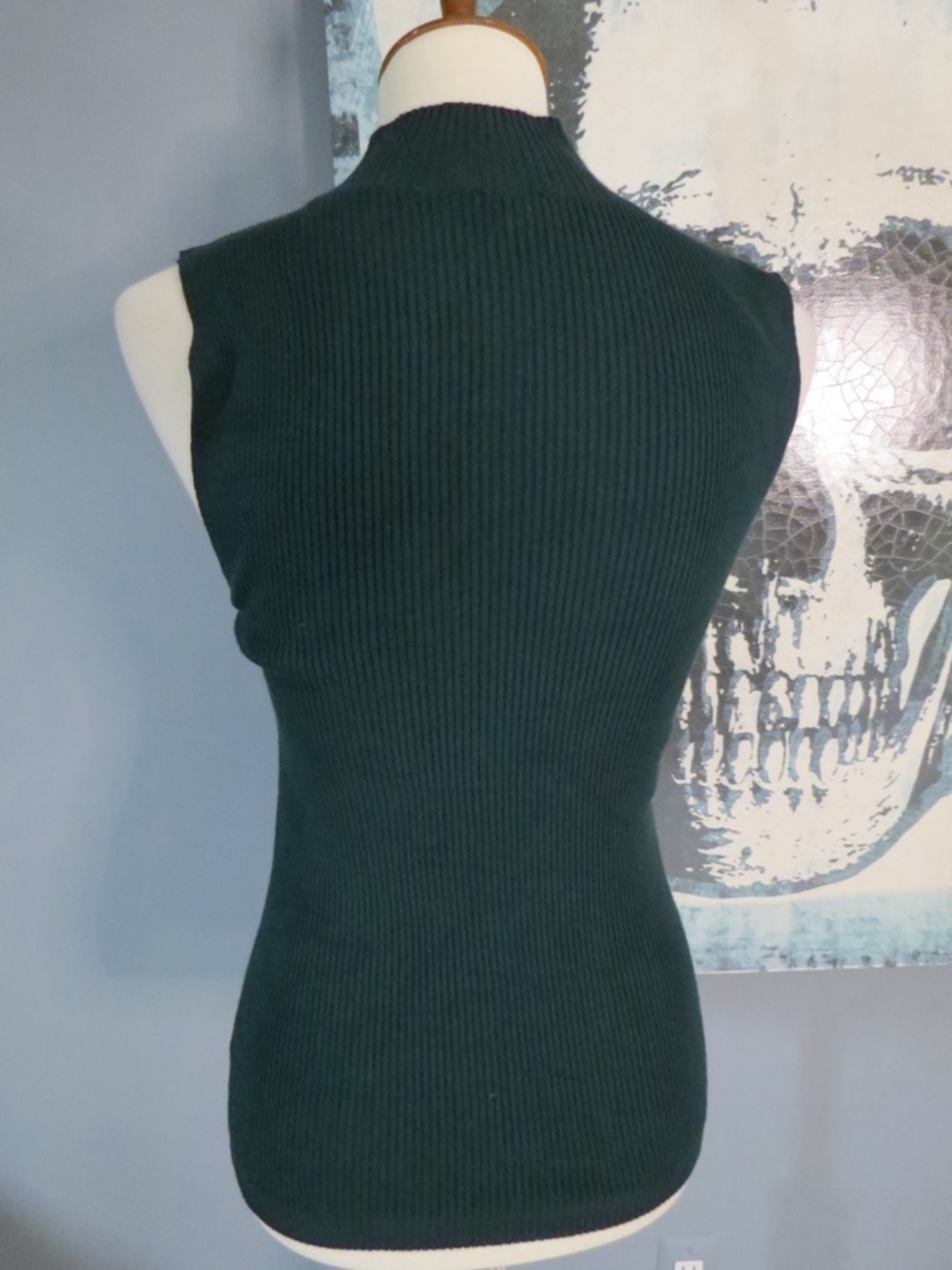 Express Sleeveless Cutout Ribbed Knit Top - Picture 3 of 4